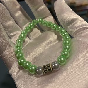 👾5 for $25 🧵Green beaded bracelet 🧵
